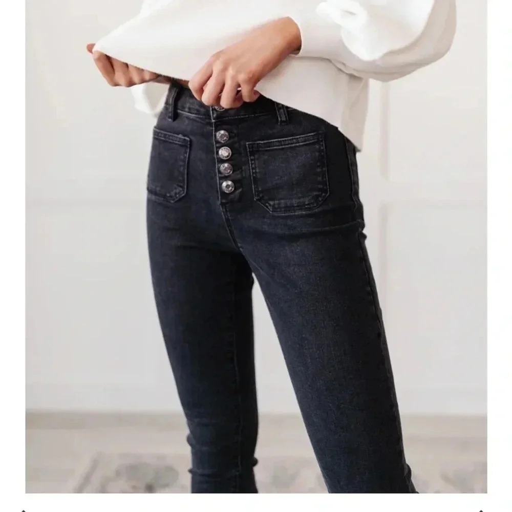 High-rise soft stretch OAT New York feature sailor style pockets and a button 24 - Picture 4 of 4